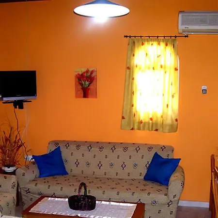 Augoustinos Lantställe *